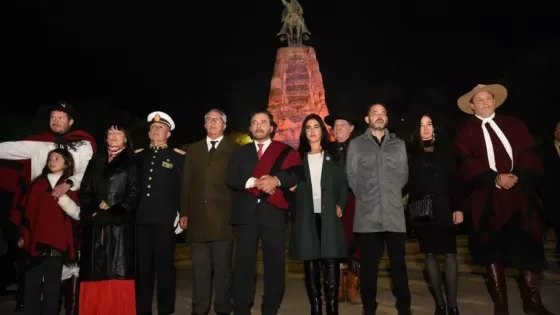 Sáenz encabezó la Guardia bajo las Estrellas en homenaje a Güemes. Foto: Gobierno de Salta