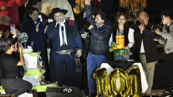 Con la presencia del gobernador Gustavo Sáenz y el intendente Franco Hernández Berni, Tartagal celebró sus 101 años. Foto: Gobierno de Salta
