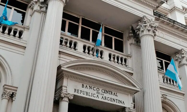 Tras 7 meses de intervenciones compradoras, el BCRA revirtió su postura en marzo. Foto: Perfil