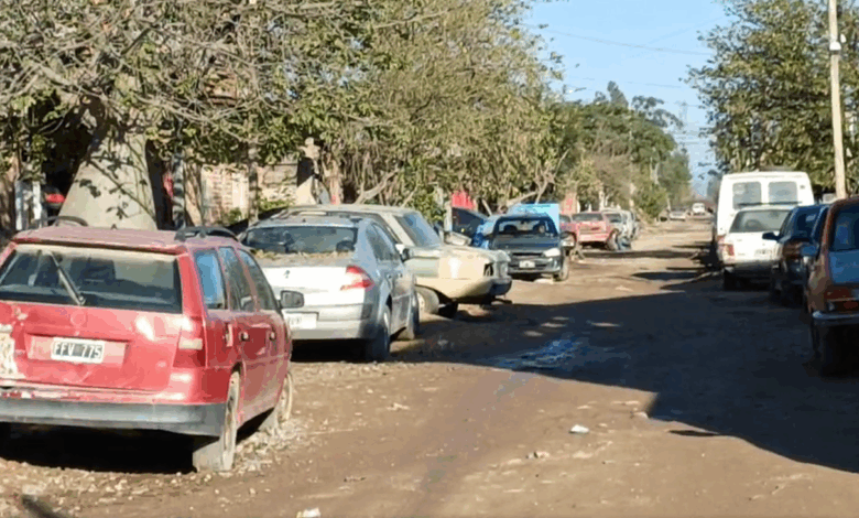 La Municipalidad de General Güemes lleva adelante un operativo de retiro de vehículos en desuso en distintos sectores de la ciudad. Foto: RR SS