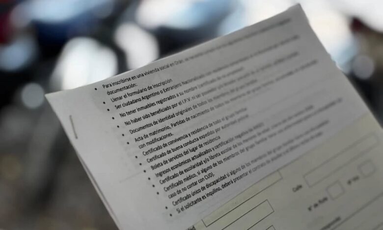La recepción de documentación se realiza en la oficina ubicada en Belgrano esquina Hipólito Yrigoyen, de lunes a viernes, entre las 7:30 y las 12:30.