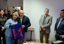 Junto al intendente Kuldeep Singh, el ministro de Salud, Federico Mangione encabezó la entrega de mejoras edilicias y tecnológicas en el área de pediatría del hospital local. Foto: Municipalidad de Rosario de la Frontera.