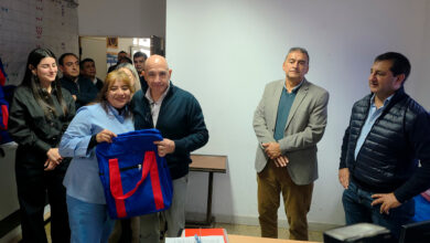 Junto al intendente Kuldeep Singh, el ministro de Salud, Federico Mangione encabezó la entrega de mejoras edilicias y tecnológicas en el área de pediatría del hospital local. Foto: Municipalidad de Rosario de la Frontera.