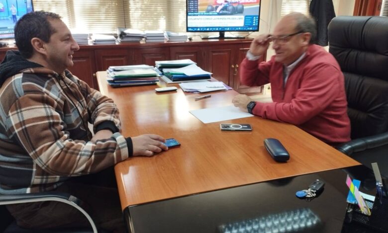 El intendente , Kuldeep Singh, se reunió con el ministro de Gobierno, Derechos Humanos y Trabajo, Ricardo Villada. Foto: Municipalidad de Rosario de la Frontera