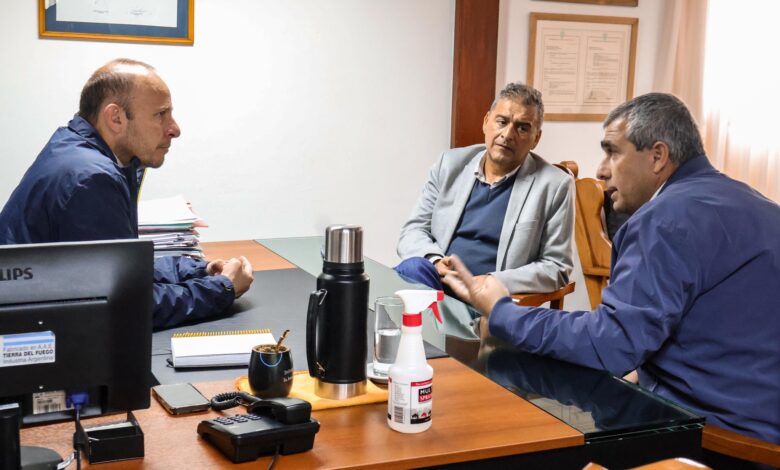 El intendente Enrique Borelli, mantuvo un encuentro con el ministro de Salud de la provincia, Federico Mangione. Foto; Municipalidad de Cerrillos.