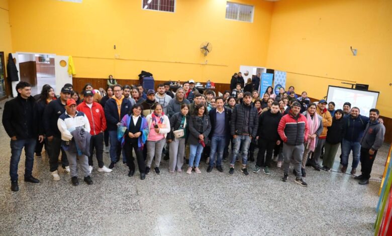 60 vecinos participaron de la capacitación encabezada por el intendente Issa. Foto: Municipalidad de Metán.