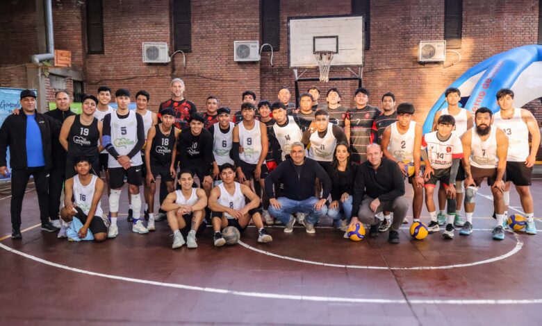 El conjunto local se quedó con el triunfo por 2 a 1 en un partido que mantuvo la emoción hasta el último punto. Foto: Municipalidad de Cerrillos.