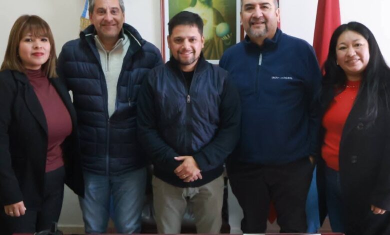 El intendente Lino Fernando Yonar mantuvo una reunión clave con representantes del Tren a las Nubes. Foto: Municipalidad de Campo Quijano