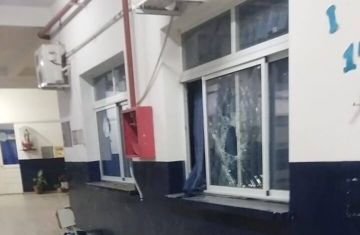 Robo y destrozos en la Escuela Técnica de Vespucio. Foto: RR SS