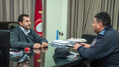 Singh mantuvo una reunión con el Comisario General Omar Dezalot, Jefe del Distrito de Prevención N.º 13. Foto: Municipalidad de Rosario de la Frontera