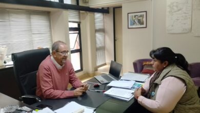 La intendenta María del Carmen Vargas mantuvo un encuentro de trabajo con el ministro de Infraestructura de la provincia, Sergio Camacho. Foto: Municipalidad de San Carlos