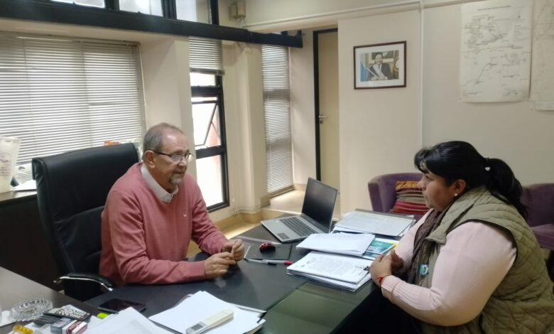 La intendenta María del Carmen Vargas mantuvo un encuentro de trabajo con el ministro de Infraestructura de la provincia, Sergio Camacho. Foto: Municipalidad de San Carlos