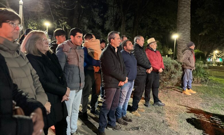 El encuentro se realizó en la plaza San Martín y contó con la presencia del intendente José María Issa, el senador Sergio Leavy y el diputado Gustavo Dantur. Foto: Municipalidad de Metan