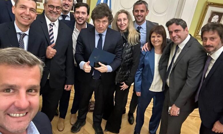 Gobierno busca reactivar el diálogo con la oposición y toma su tiempo para definir vetos