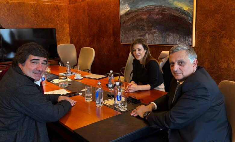 Martín de los Ríos, acompañado por la diputada electa, Flavia Royon, mantuvo una reunión con Horacio Marín.