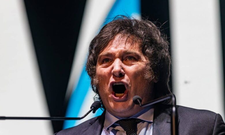Un sondeo reciente evidencia que el 56,8 % de los argentinos rechaza las políticas de Milei