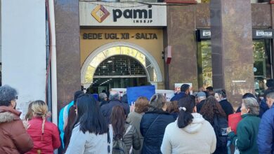 Reclamo en las puertas del PAMI.