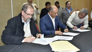 Firma del acuerdo paritario.