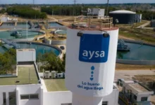 Diputados del peronismo presentan proyecto para frenar privatización de AySA vía DNU