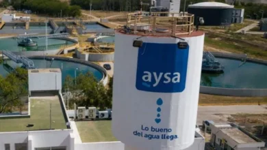 Diputados del peronismo presentan proyecto para frenar privatización de AySA vía DNU