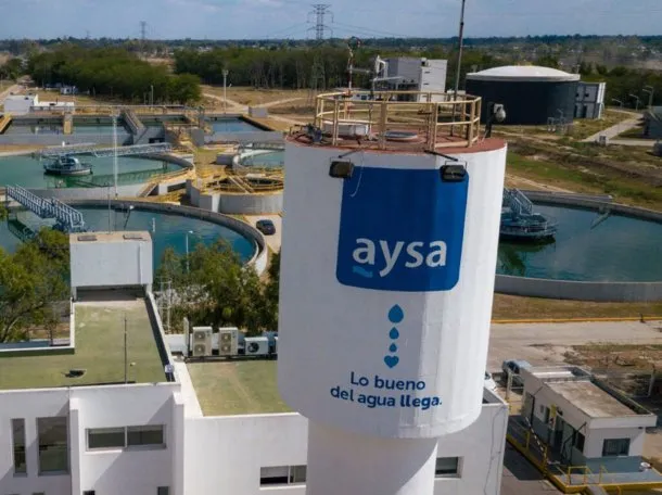 Diputados del peronismo presentan proyecto para frenar privatización de AySA vía DNU