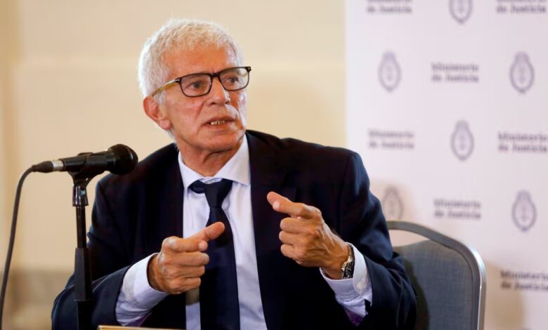 Reorganizan la Procuración del Tesoro disolviendo la Escuela de Abogados