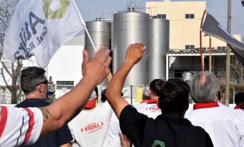 Lácteos Vidal: empresaria reclama “rehenes” y fin del diálogo sindical