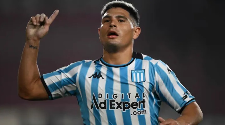Algunos ex compañeros apoyaron el posteo del delantero contra la CD.