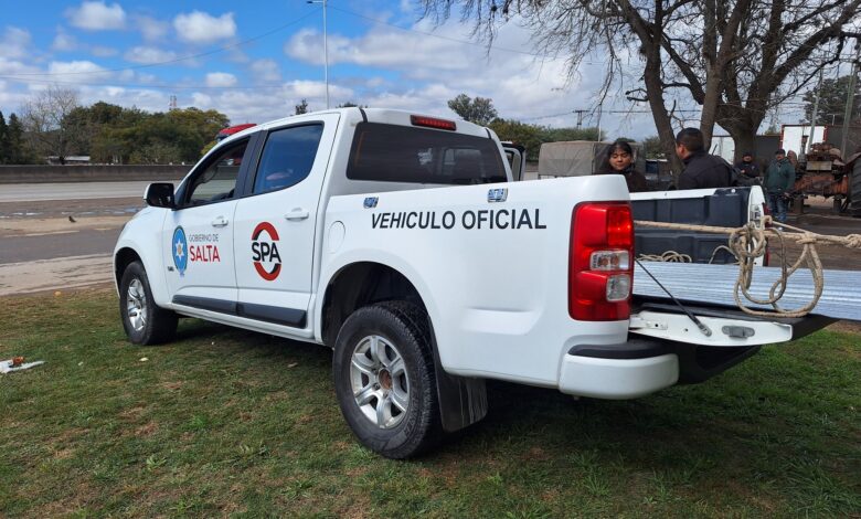 Se entregaron elementos básicos como camas, colchones, chapas, frazadas, ropa, calzado, kits de limpieza, bolsones de alimentos y agua potable. Foto: Municipalidad de Metán.