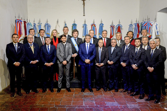 Milei junto a gobernadores.