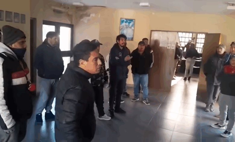 Obreros de Rosario de la Frontera reclaman al Concejo por falta de apoyo al empleo local. Foto: RR SS