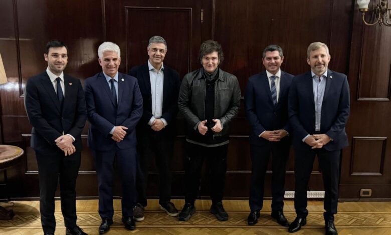 El Gobierno consolida apoyos con cinco gobernadores y avanza en seis provincias