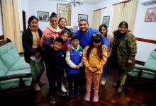 La Municipalidad de Metán entregó anteojos de alta graduación a niños, con la presencia del intendente José María Issa. Foto: Municipalidad de Metán