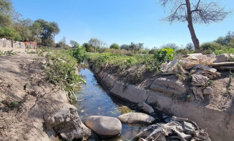 Vecinos de la comunidad de Torzalito (General Güemes) denuncian que el Ingenio San Isidro estaría vertiendo vinaza al río. Foto: RR SS