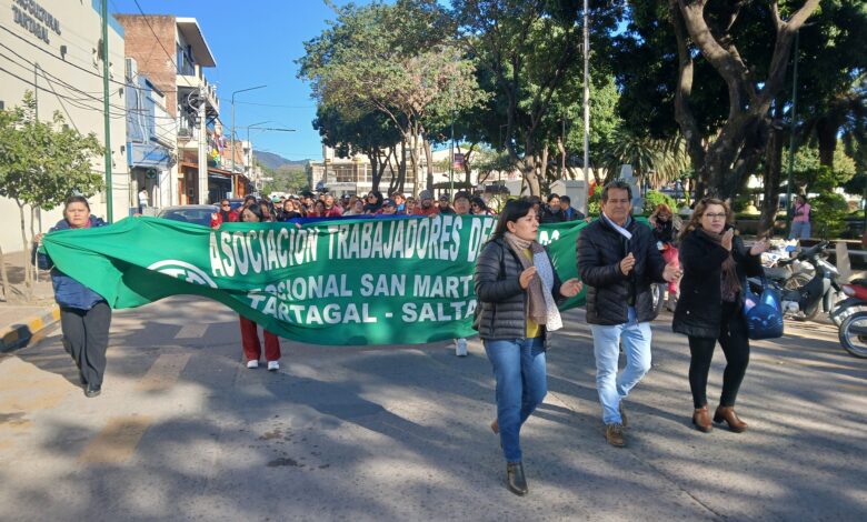 Municipales de Tartagal continúan el paro tras rechazar la propuesta del intendente Hernández Berni. Foto: RR SS