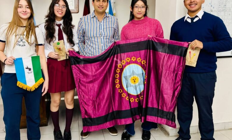 El intendente Baltasar Lara destacó el orgullo que significa para la comunidad el logro de los estudiantes becados. Foto: RR SS