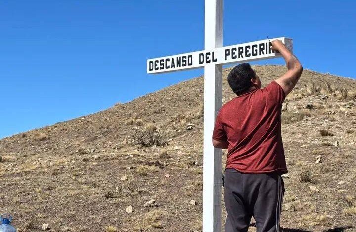 Vecinos de Cachi restauraron la Cruz del Peregrino. Foto: RR SS