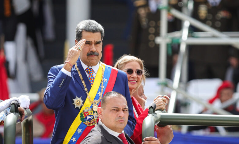 Maduro aplaude la adhesión popular tras calificar de “zarpazo terrorista” el despliegue estadounidense