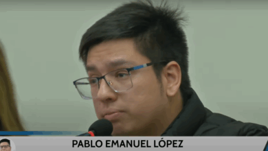 López se presentó en la sesión especial.