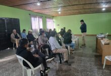 El veterinario de INTA, Francisco Acuña, presentó la experiencia del organismo con el uso de perros protectores de ganado. Foto: Ministerio de Producción