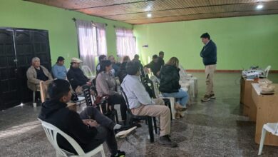 El veterinario de INTA, Francisco Acuña, presentó la experiencia del organismo con el uso de perros protectores de ganado. Foto: Ministerio de Producción