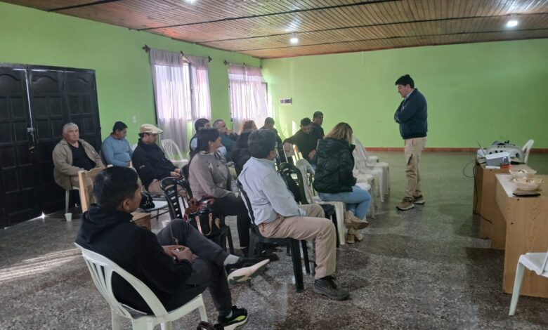 El veterinario de INTA, Francisco Acuña, presentó la experiencia del organismo con el uso de perros protectores de ganado. Foto: Ministerio de Producción
