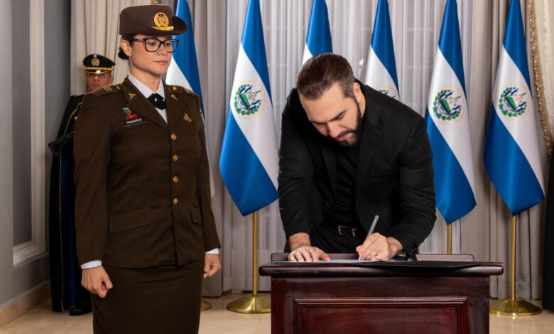 Karla Trigueros, militar asumió como Ministra de Educación en El Salvador