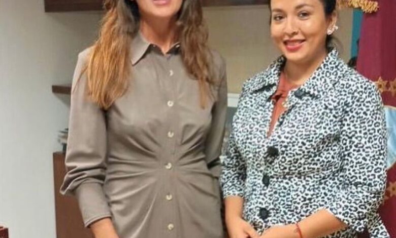 Bettina Romero junto a Érica Castro.