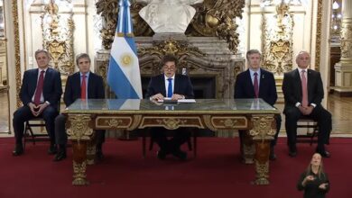 En cadena nacional, el presidente Javier Milei presentó dos medidas destinadas a garantizar el equilibrio fiscal y frenar el aumento del gasto público.