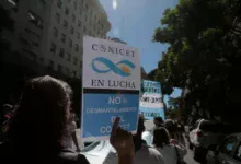 Científicos del Conicet lanzan paro nacional por reclamo de fondos y salarios