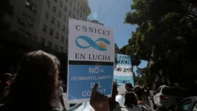 Científicos del Conicet lanzan paro nacional por reclamo de fondos y salarios