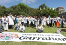 Trabajadores del Garrahan festejan la media sanción de emergencia pediátrica