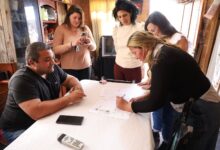 El intendente junto con Olga Brito.