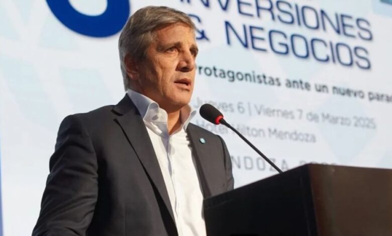 Caputo aseguró que el rumbo fiscal, monetario y cambiario se mantendrá sin alteraciones